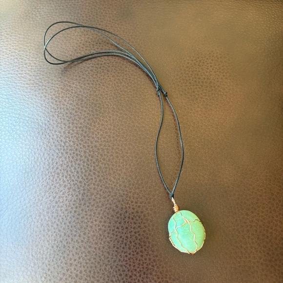 None Jewelry - Chrysoprase green Crystal necklace adjustable for women with gold wire NWOT